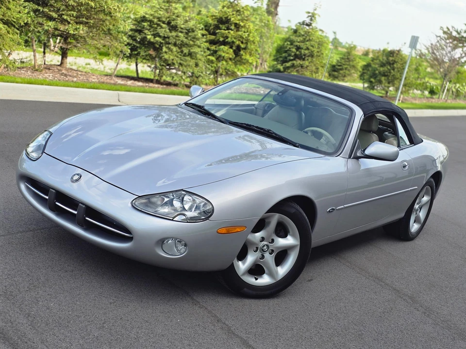 2001 Jaguar X100 XK8 - Image 18 of 31