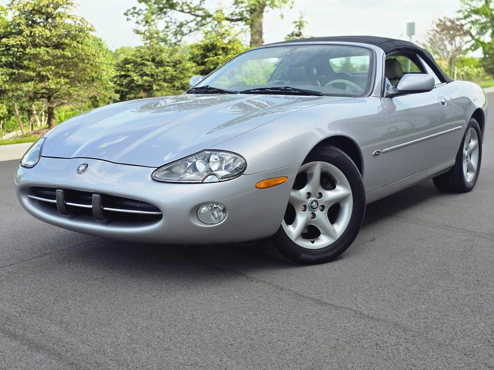 2001 Jaguar X100 XK8 - Image 17 of 31