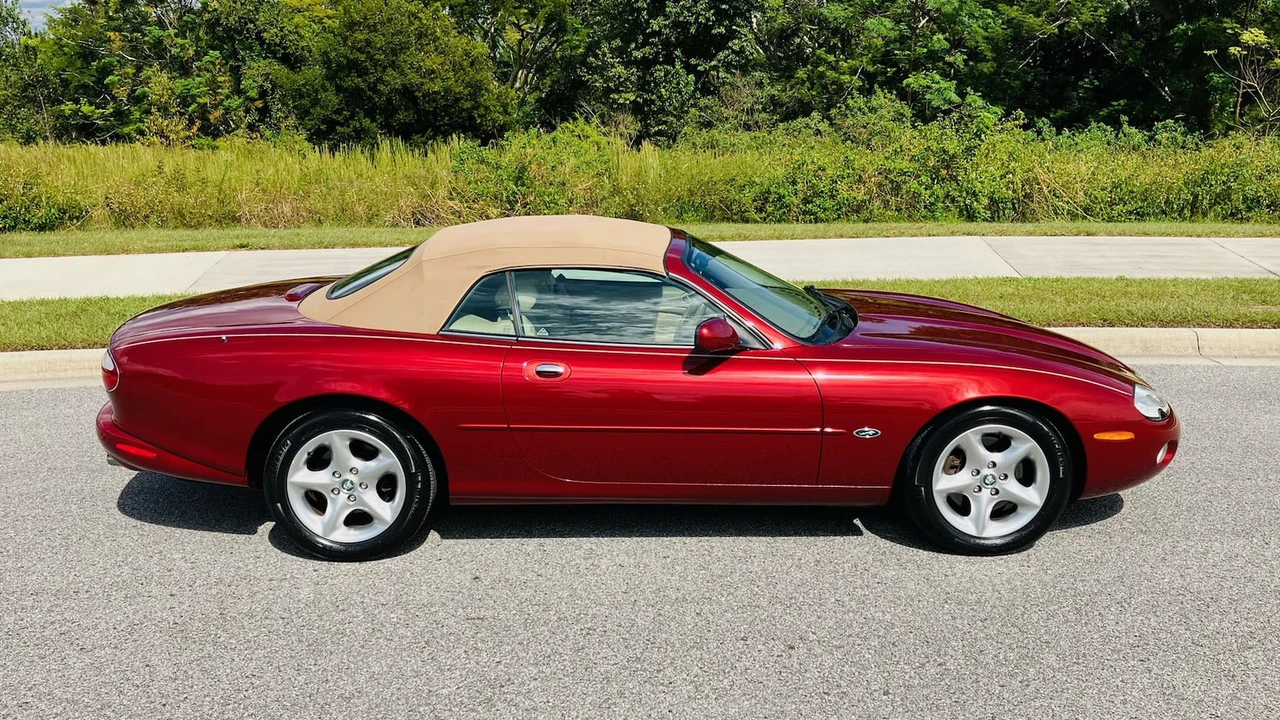 2001 Jaguar X100 XK8 - Image 2 of 9
