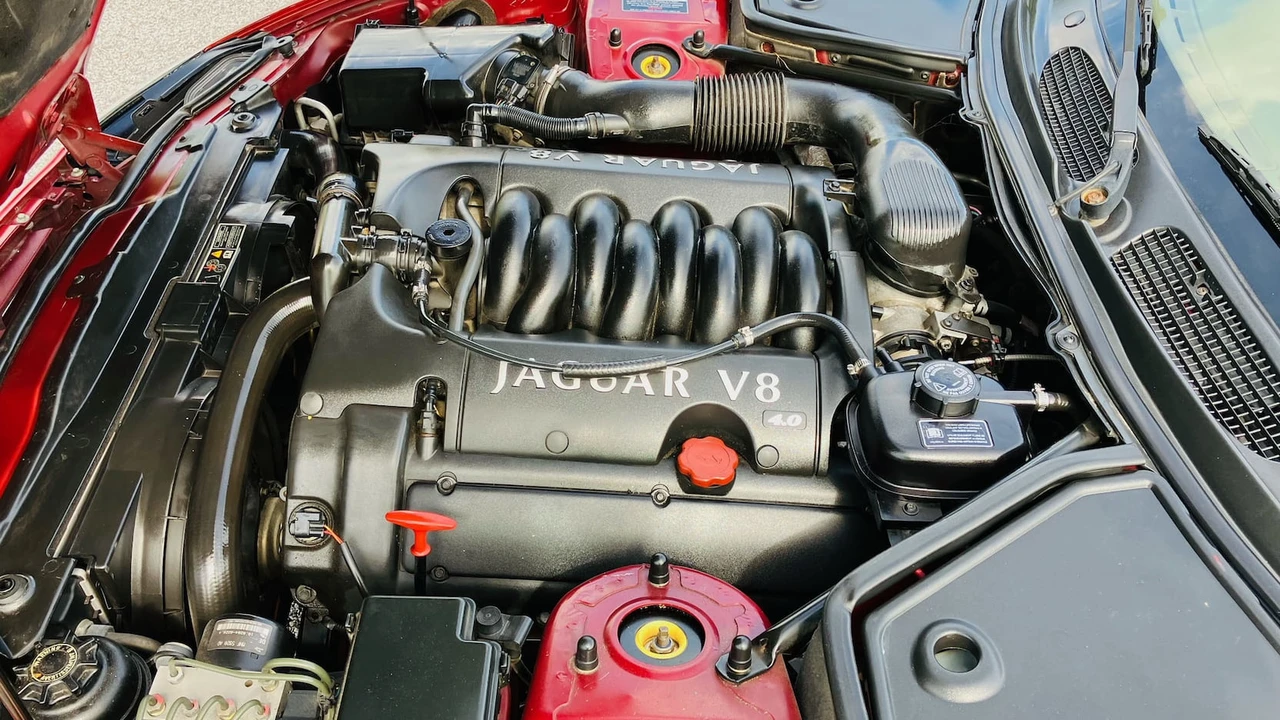 2001 Jaguar X100 XK8 - Image 4 of 9