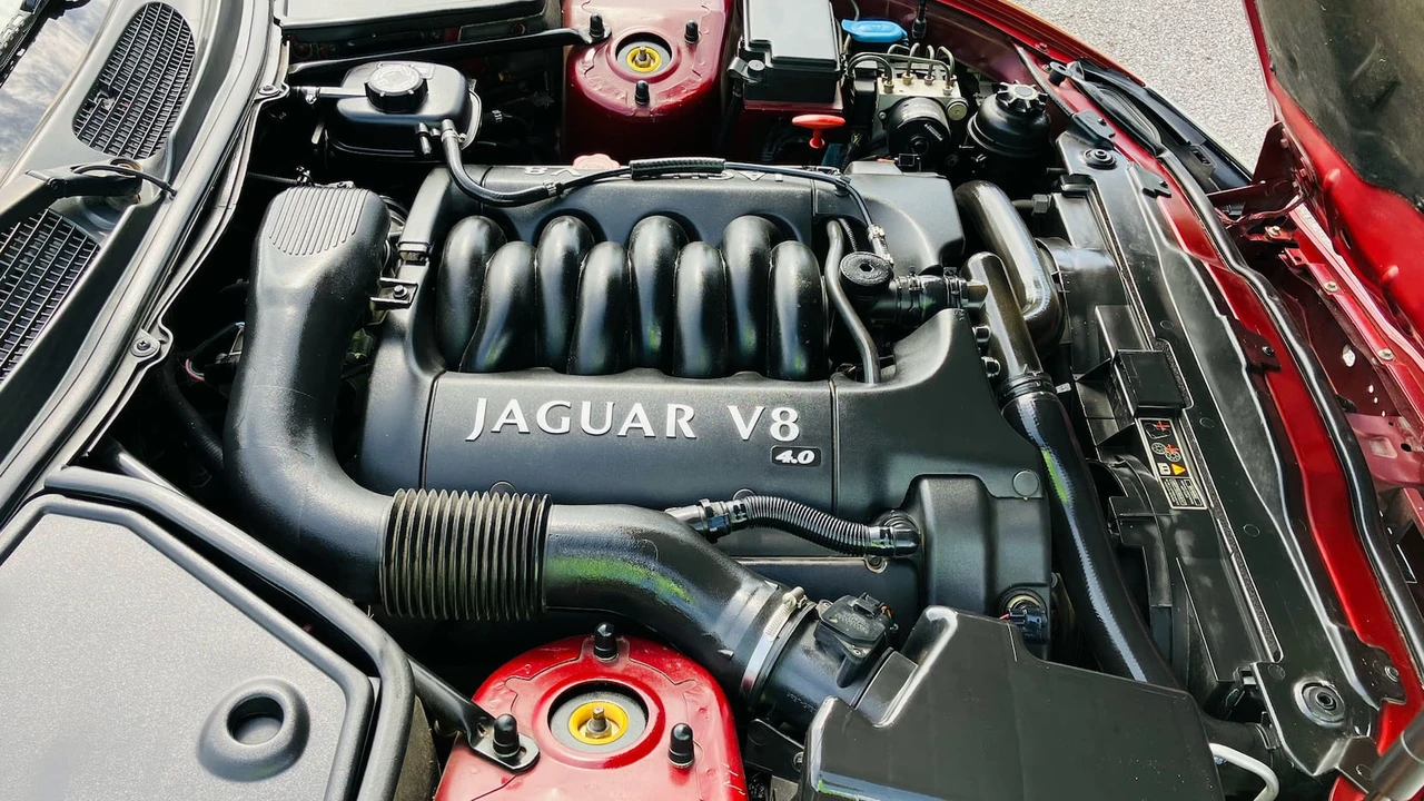 2001 Jaguar X100 XK8 - Image 5 of 9