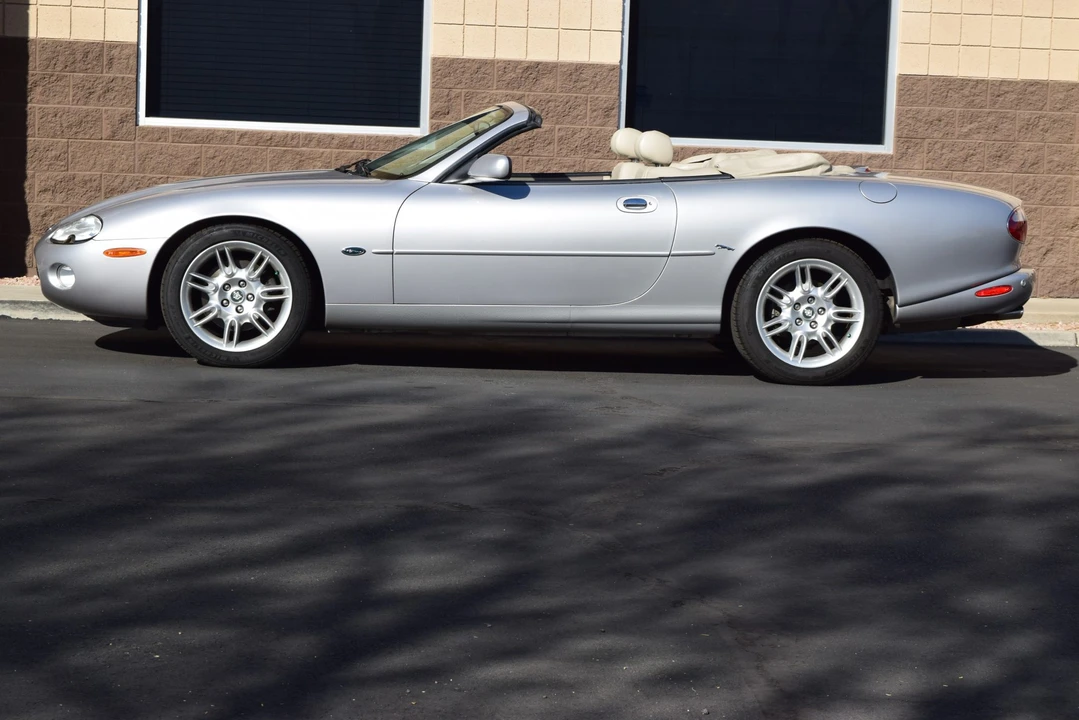 2001 Jaguar X100 XK8 - Image 8 of 31