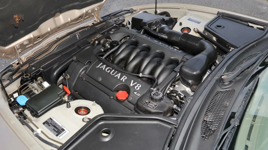 2001 Jaguar X100 XK8 - Image 7 of 20