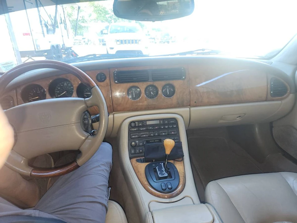 2001 Jaguar X100 XK8 - Image 7 of 11