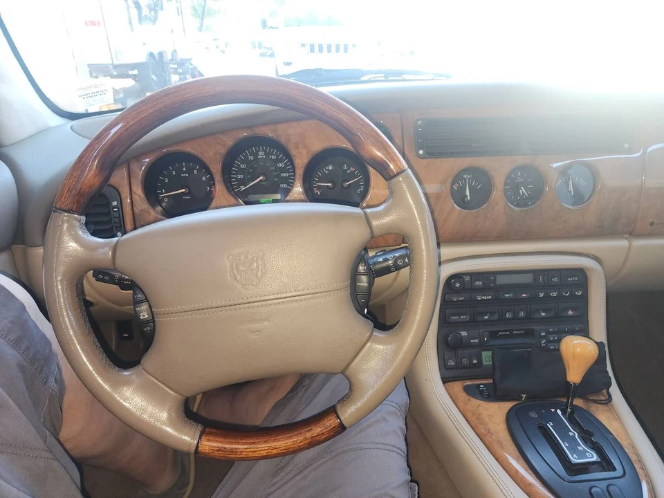 2001 Jaguar X100 XK8 - Image 6 of 11