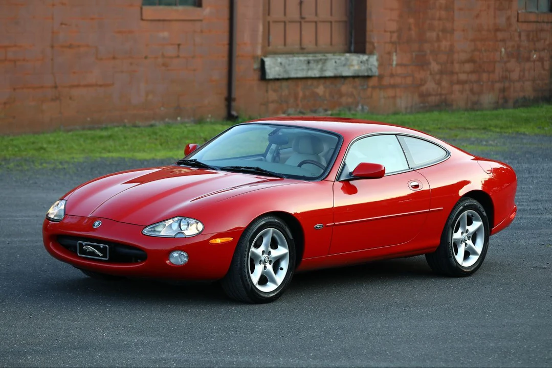 2001 Jaguar X100 XK8 - Image 12 of 31