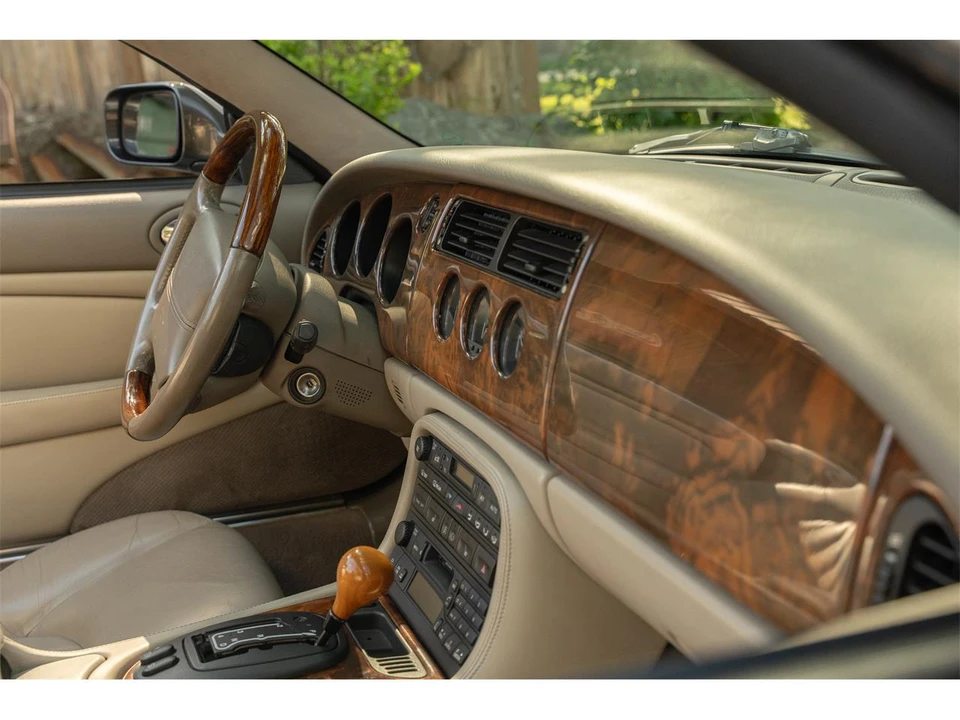 2001 Jaguar X100 XK8 - Image 7 of 31