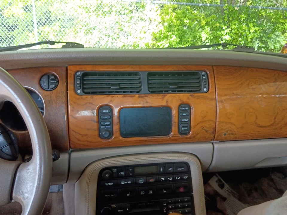 2001 Jaguar X100 XK8 - Image 13 of 18