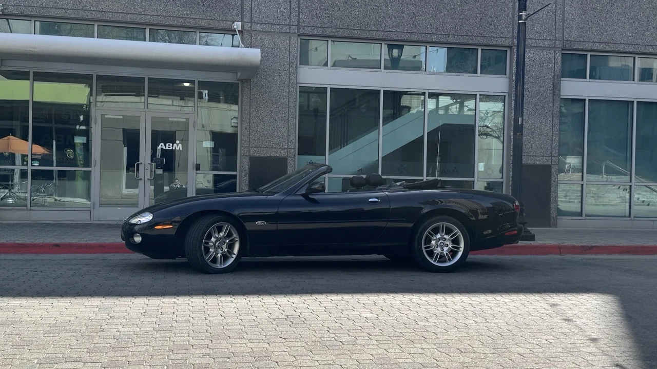 2001 Jaguar X100 XK8 - Image 10 of 20