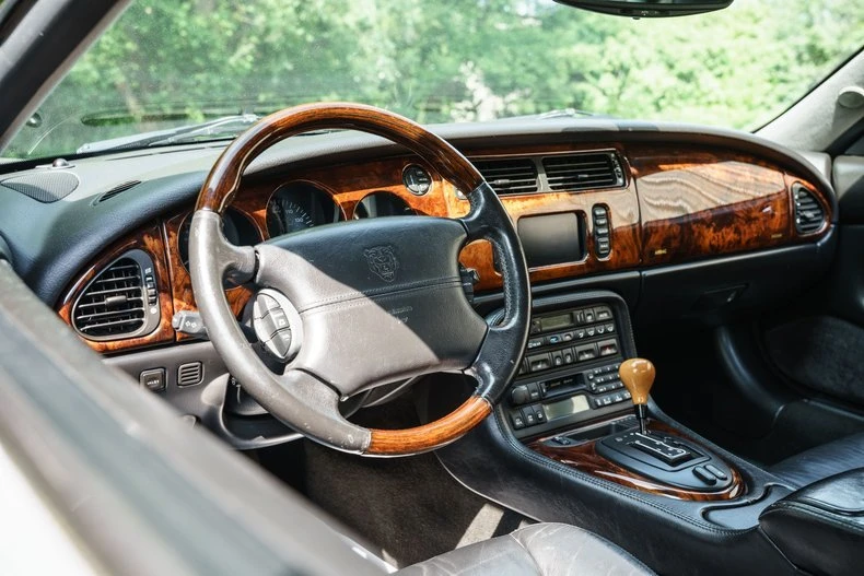 2001 Jaguar X100 XKR - Image 5 of 20