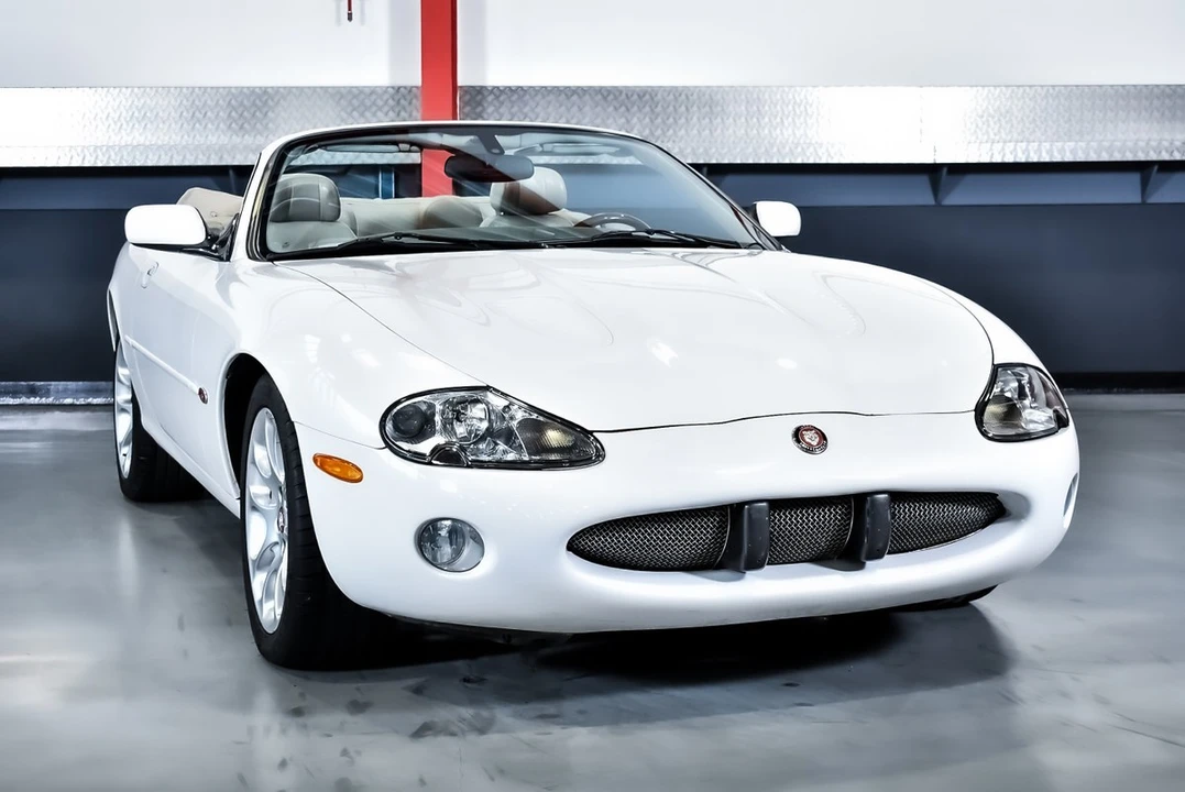 2001 Jaguar X100 XKR - Image 9 of 30