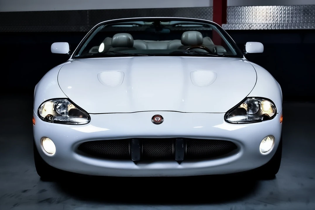 2001 Jaguar X100 XKR - Image 4 of 30