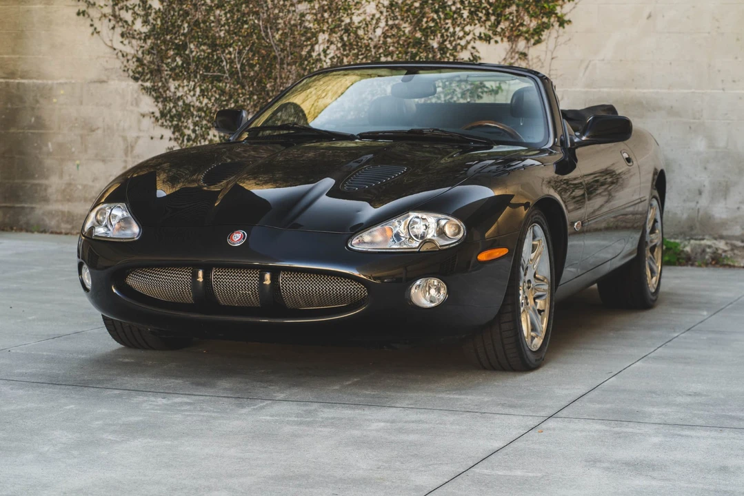 2001 Jaguar X100 XKR - Image 2 of 31