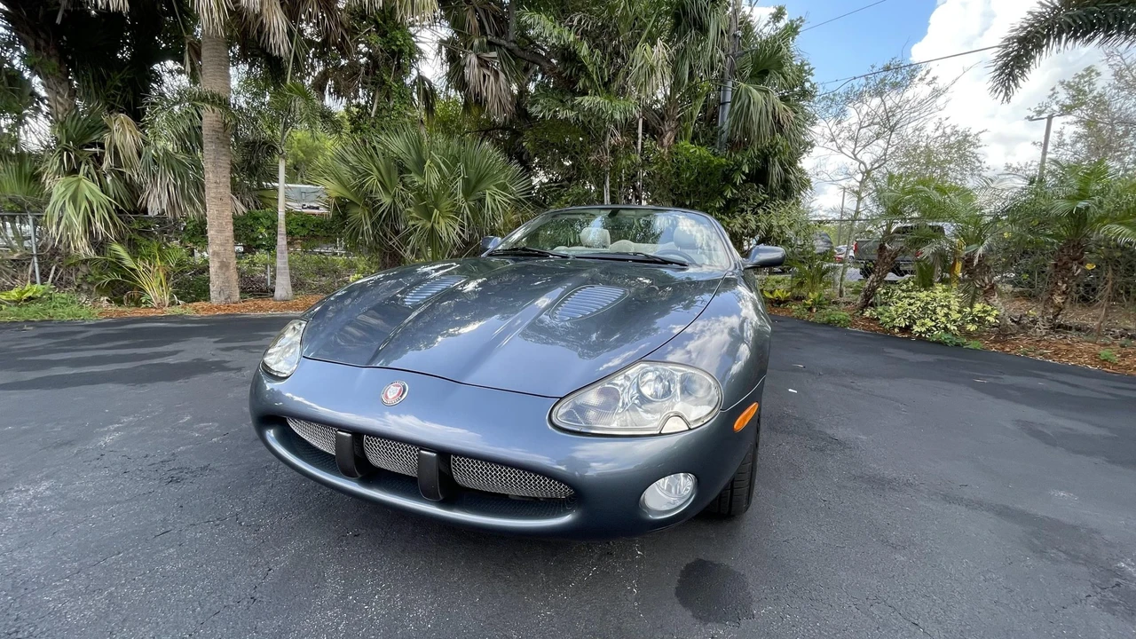 2001 Jaguar X100 XKR - Image 2 of 31