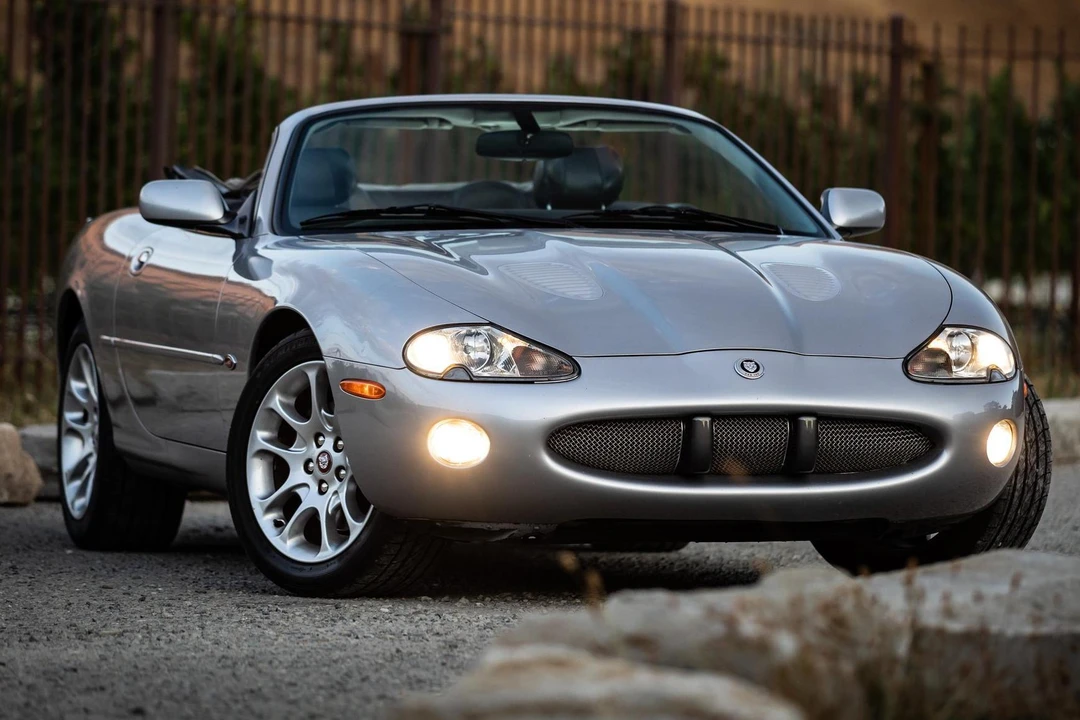2001 Jaguar X100 XKR - Image 2 of 31
