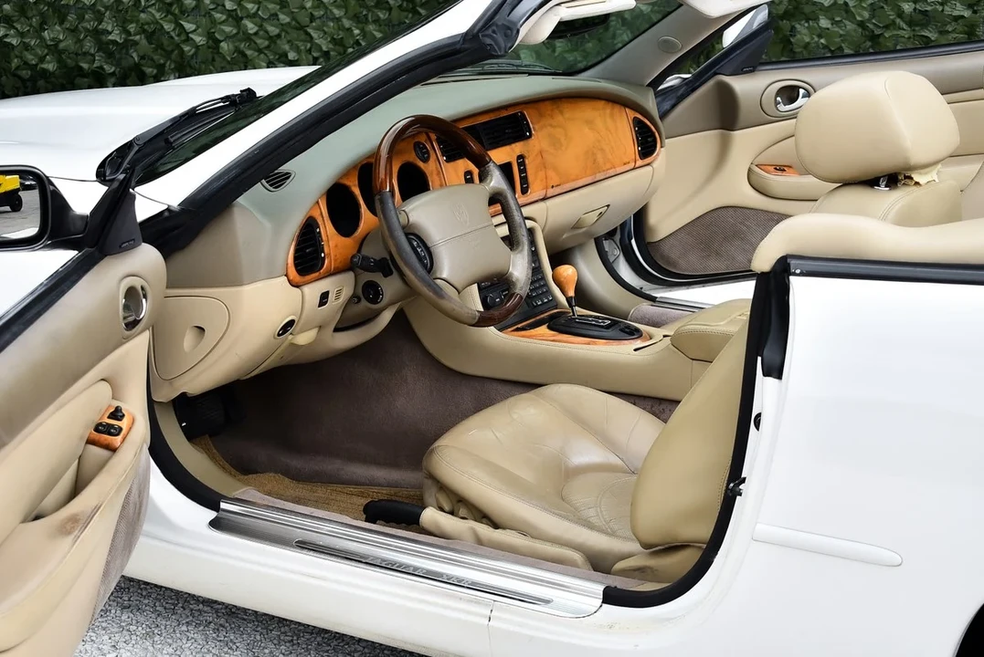 2001 Jaguar X100 XKR - Image 19 of 31