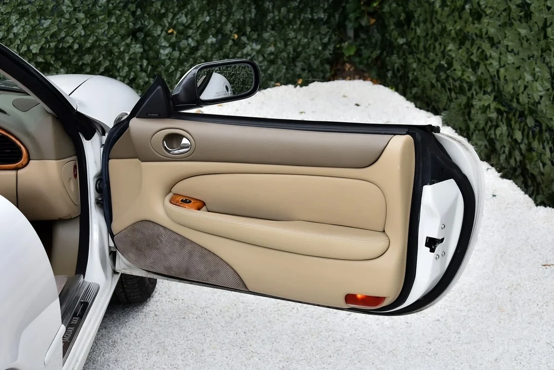 2001 Jaguar X100 XKR - Image 28 of 31