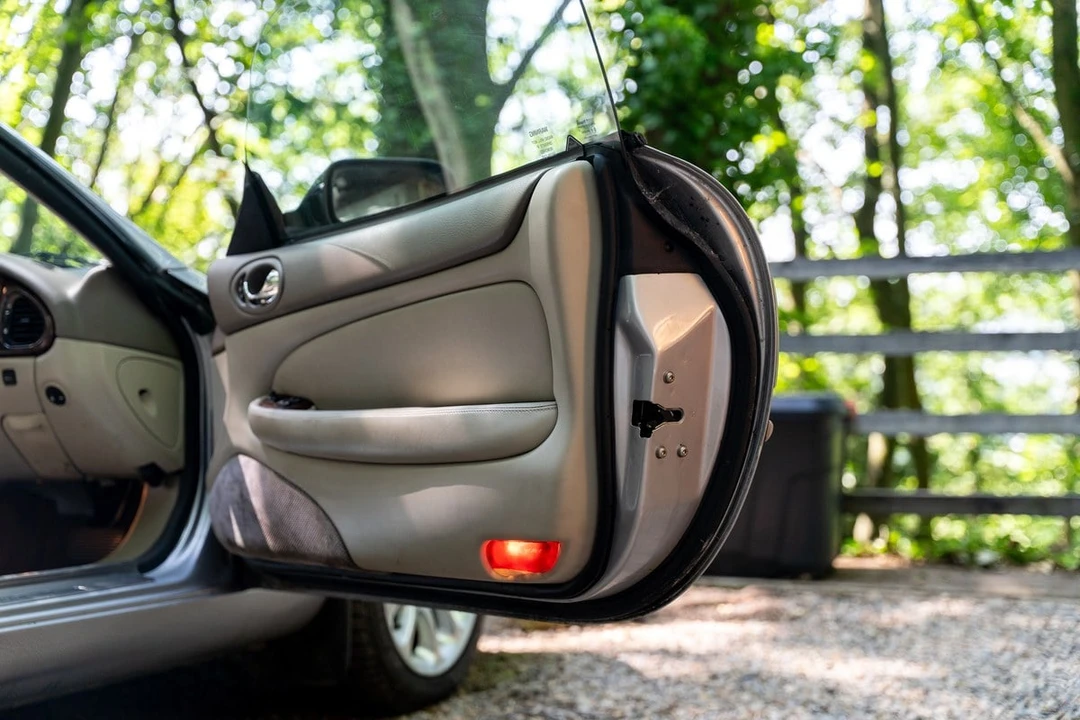 2001 Jaguar X100 XKR - Image 25 of 30