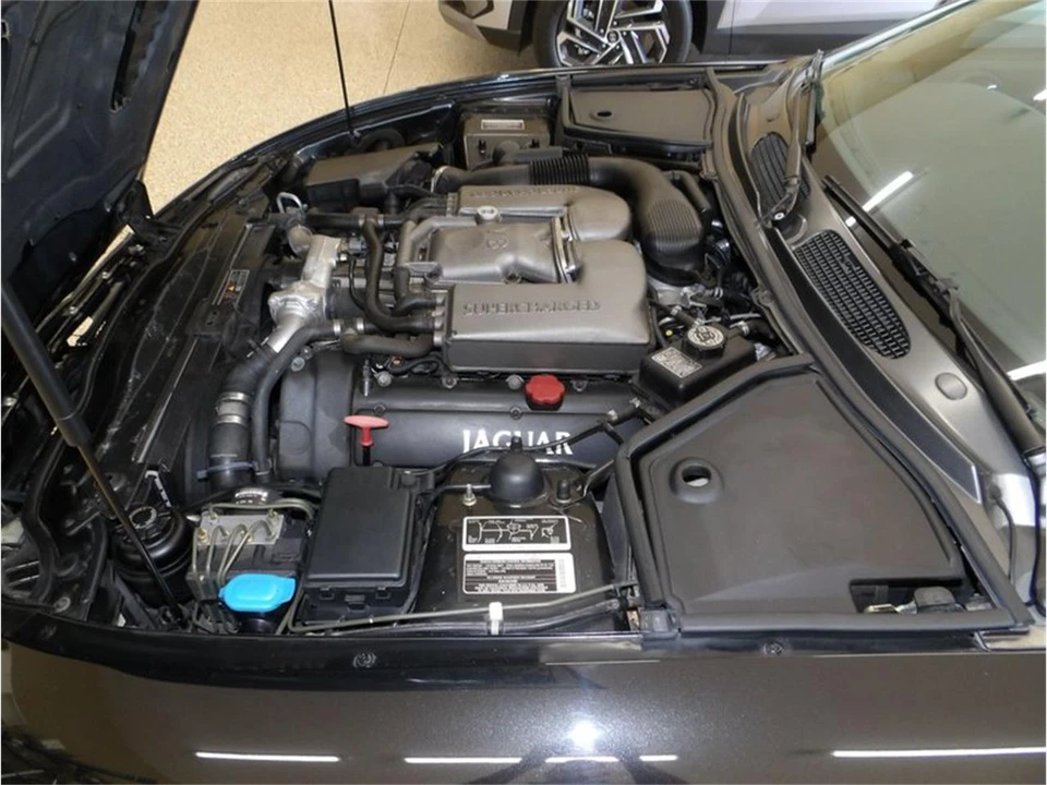 2001 Jaguar X100 XKR - Image 9 of 31