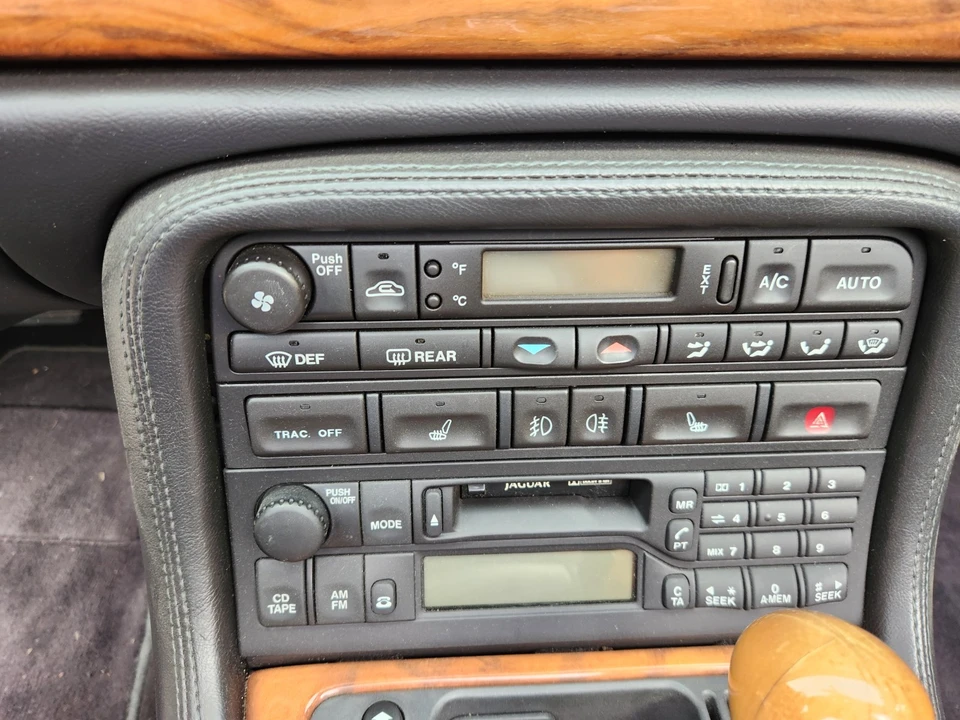 2001 Jaguar X100 XKR - Image 21 of 31