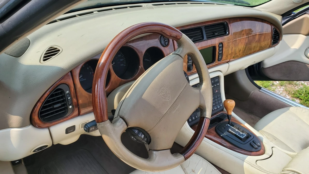 2001 Jaguar X100 XKR - Image 16 of 31