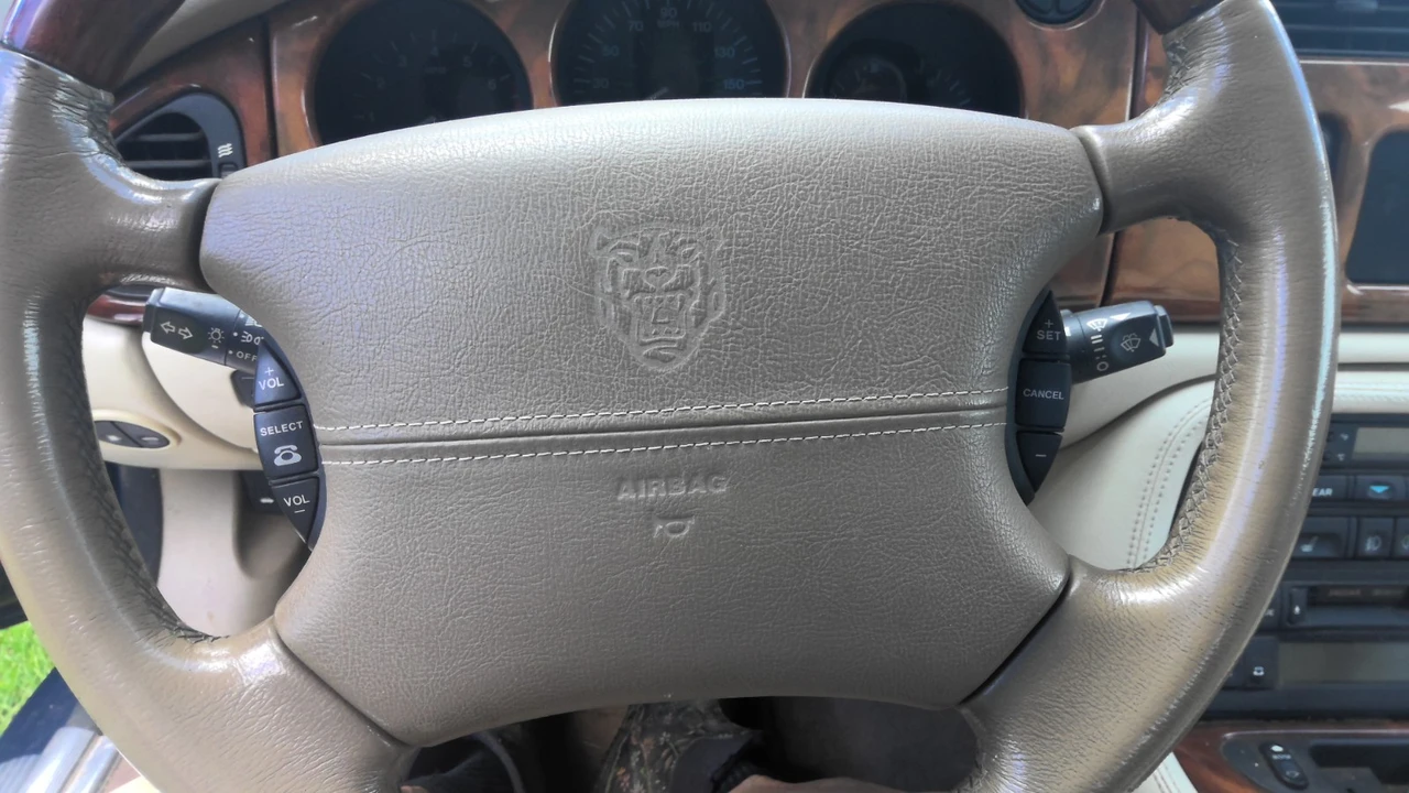 2001 Jaguar X100 XKR - Image 25 of 31