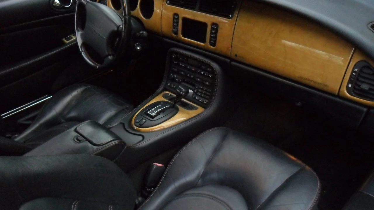 2001 Jaguar X100 XKR - Image 5 of 13