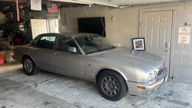 2001 Jaguar Replica - Image 2 of 6