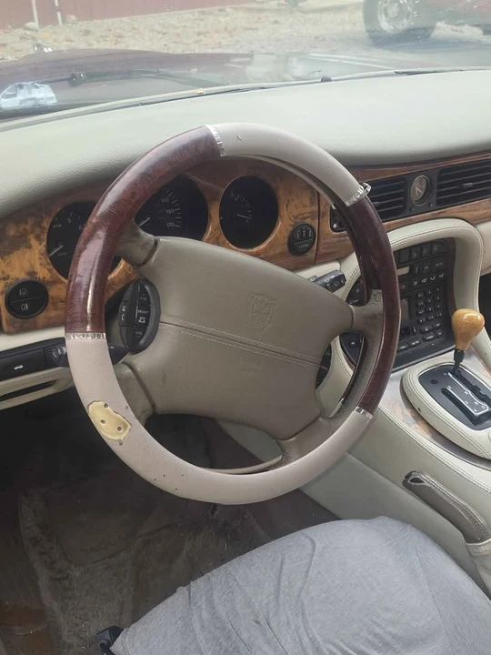 2001 Jaguar X308 XJ - Image 3 of 8