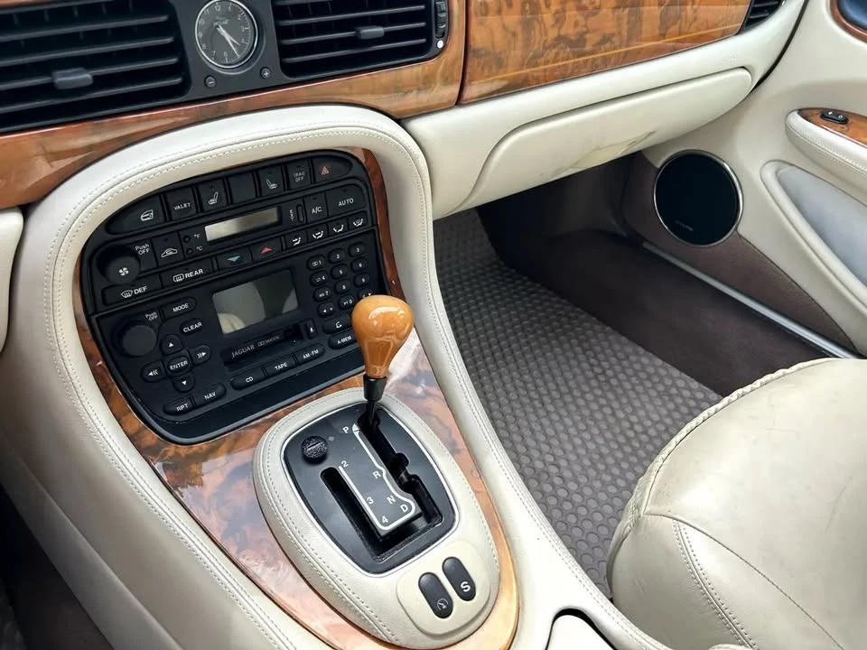 2001 Jaguar X308 XJ - Image 14 of 20