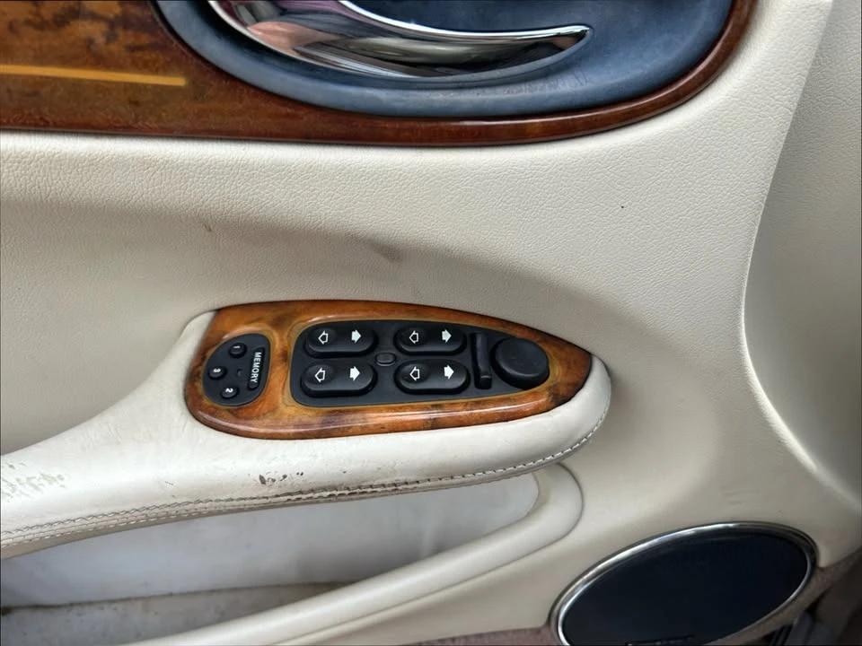 2001 Jaguar X308 XJ - Image 10 of 17