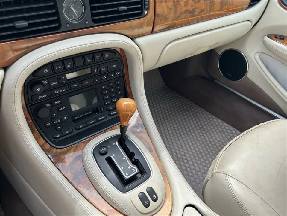 2001 Jaguar X308 XJ - Image 12 of 17