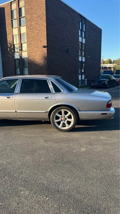 2001 Jaguar X308 XJ - Image 2 of 13
