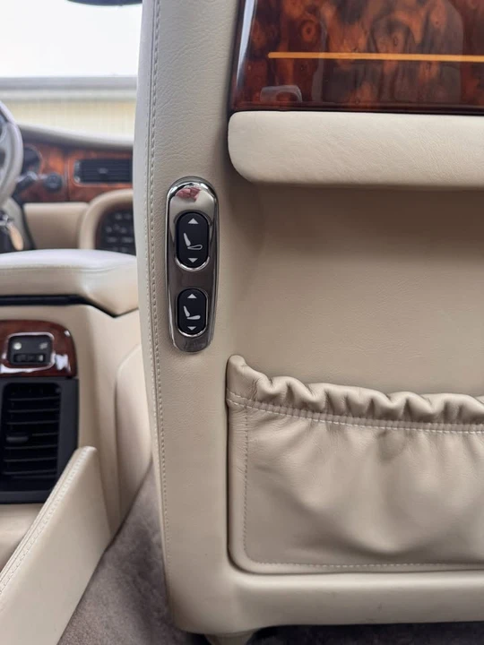 2001 Jaguar X308 XJ - Image 14 of 20