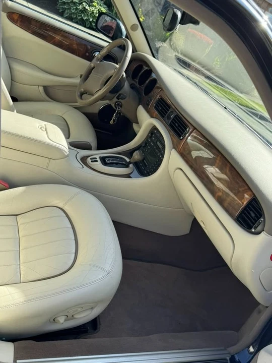2001 Jaguar X308 XJ - Image 3 of 9