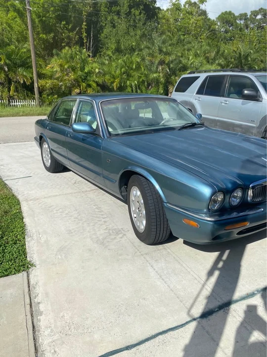 2001 Jaguar X308 XJ - Image 2 of 4