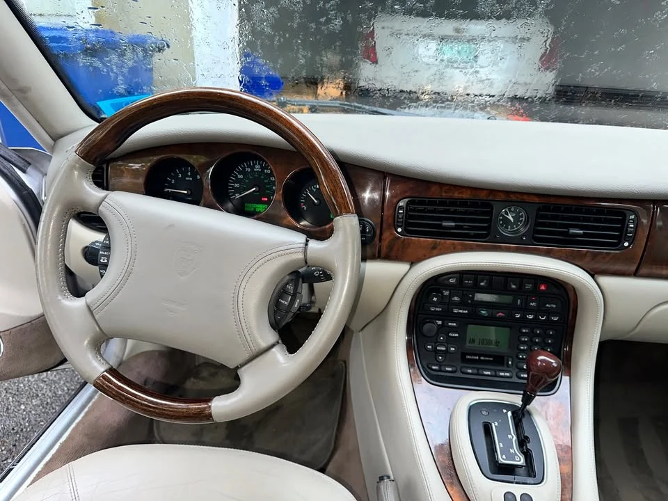 2001 Jaguar X308 XJ - Image 8 of 15