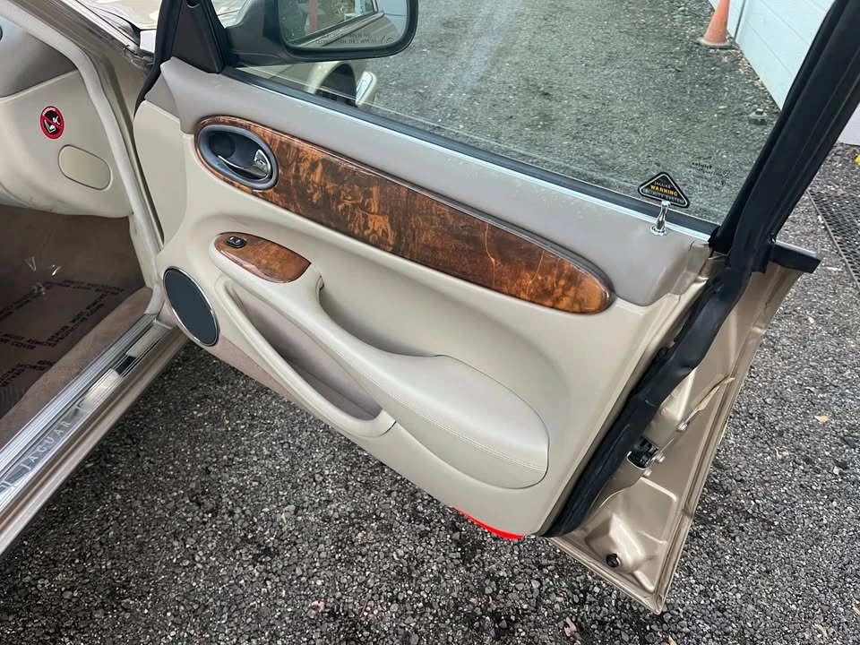 2001 Jaguar X308 XJ - Image 10 of 17