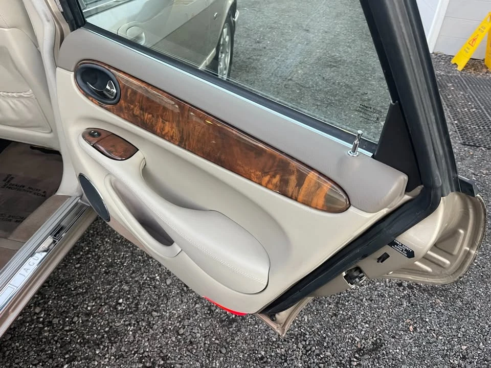 2001 Jaguar X308 XJ - Image 8 of 17