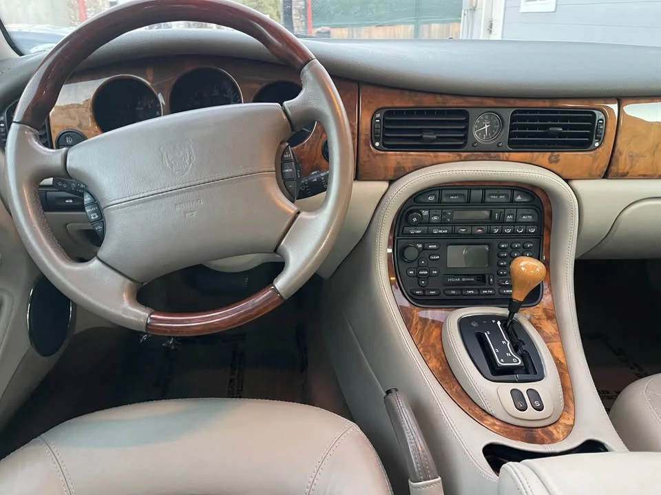 2001 Jaguar X308 XJ - Image 3 of 17