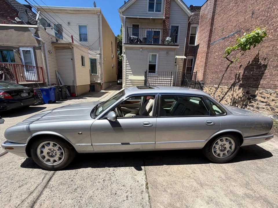 2001 Jaguar X308 XJ - Image 2 of 15