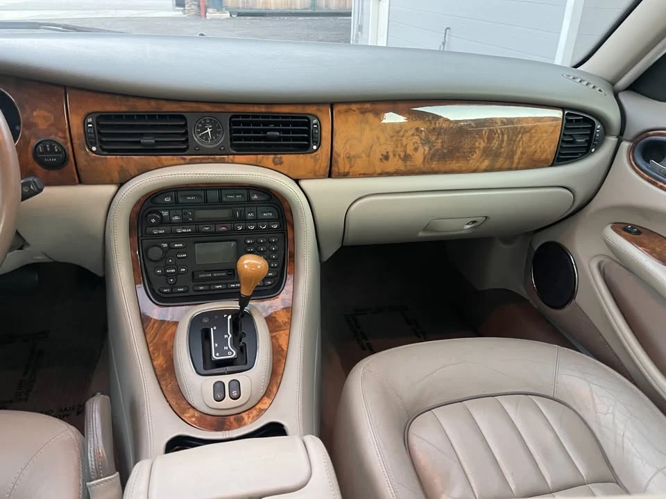 2001 Jaguar X308 XJ - Image 4 of 17