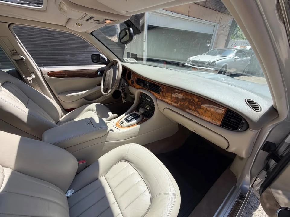 2001 Jaguar X308 XJ - Image 10 of 15
