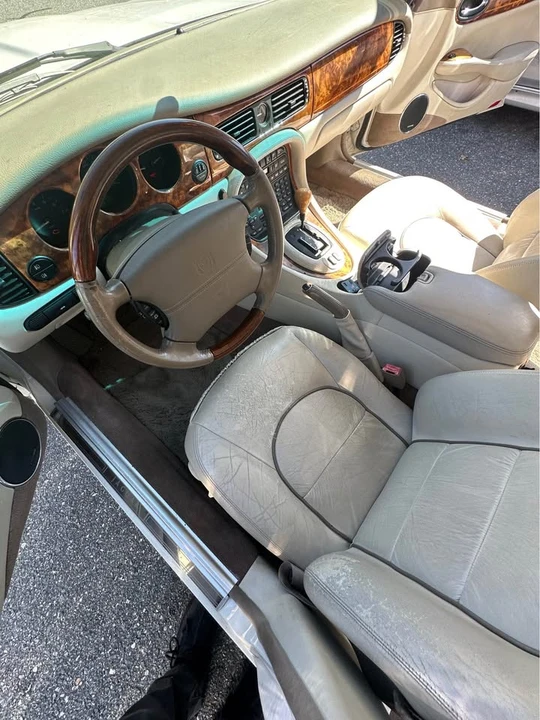 2001 Jaguar X308 XJ - Image 2 of 7