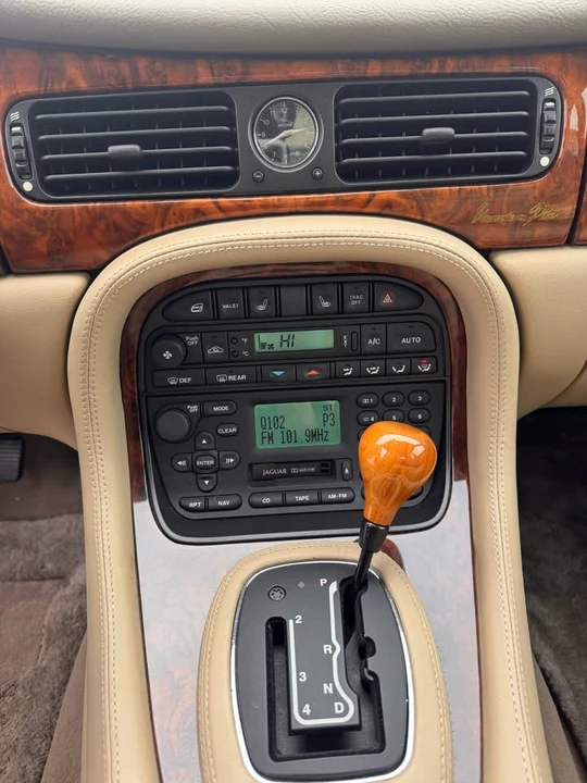 2001 Jaguar X308 XJ - Image 11 of 19