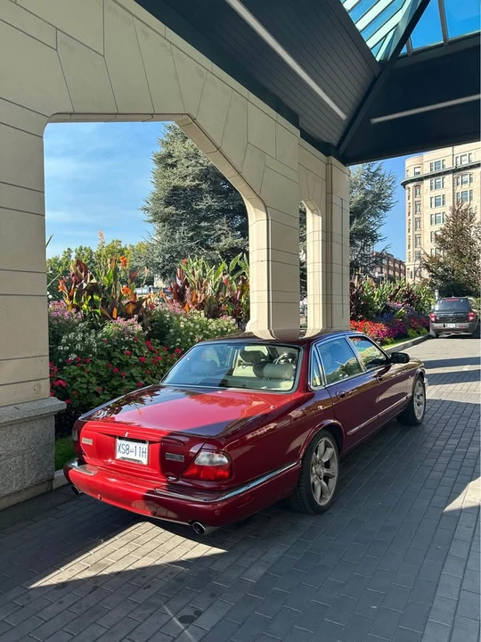 2001 Jaguar X308 XJR - Image 2 of 4