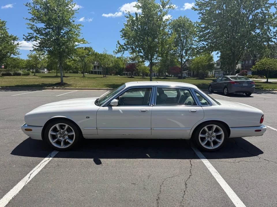 2001 Jaguar X308 XJR - Image 2 of 10