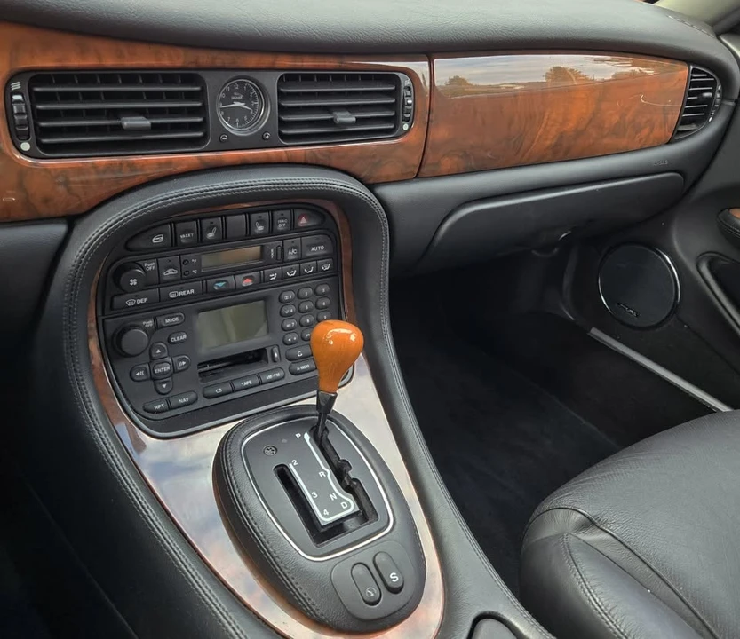 2001 Jaguar X308 XJR - Image 14 of 20