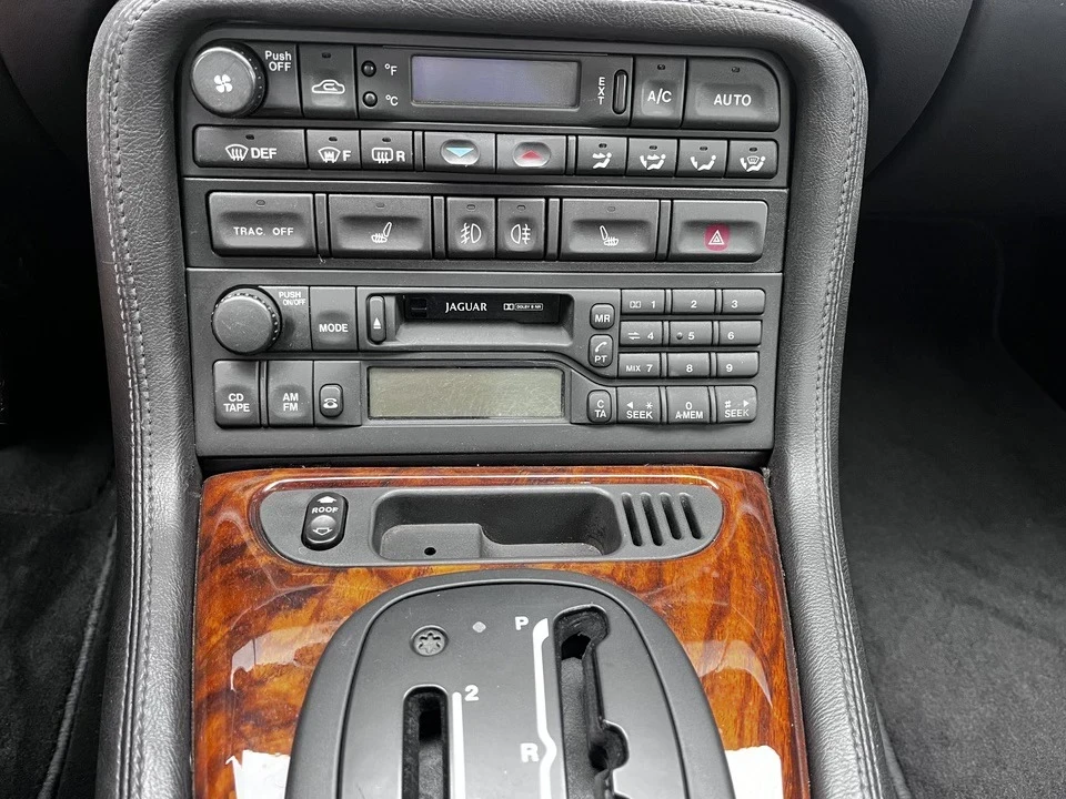 2001 Jaguar XK - Image 8 of 13