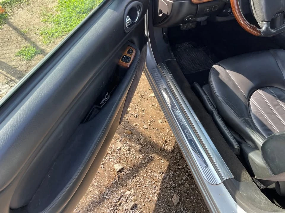 2001 Jaguar X100 XK8 - Image 7 of 13